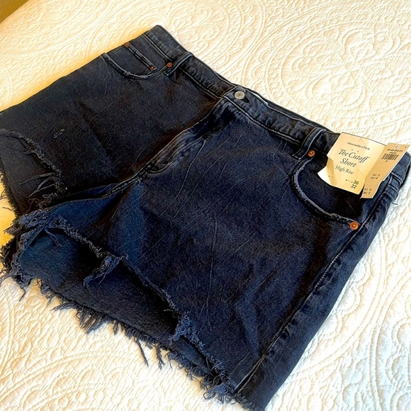 NWT A&F The Cut Off Short Women’s 36 X 22 Black 10.5” High-Rise Distressed - Picture 1 of 17